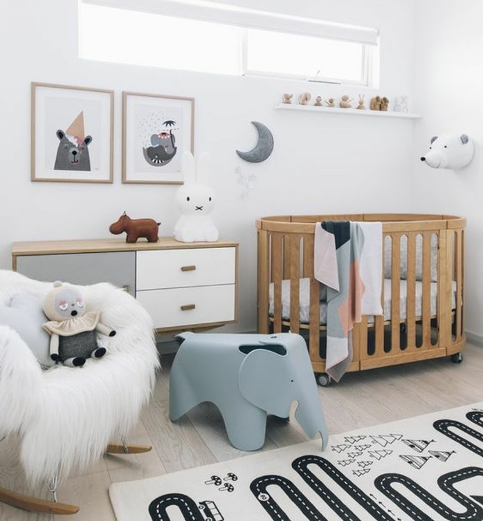 exemple-deco-scandinave-dans-la-chambre-enfant-lit-bebe-rond-en-bois-a-roulettes-fauteuil-scandinave-a-bascule-jouets