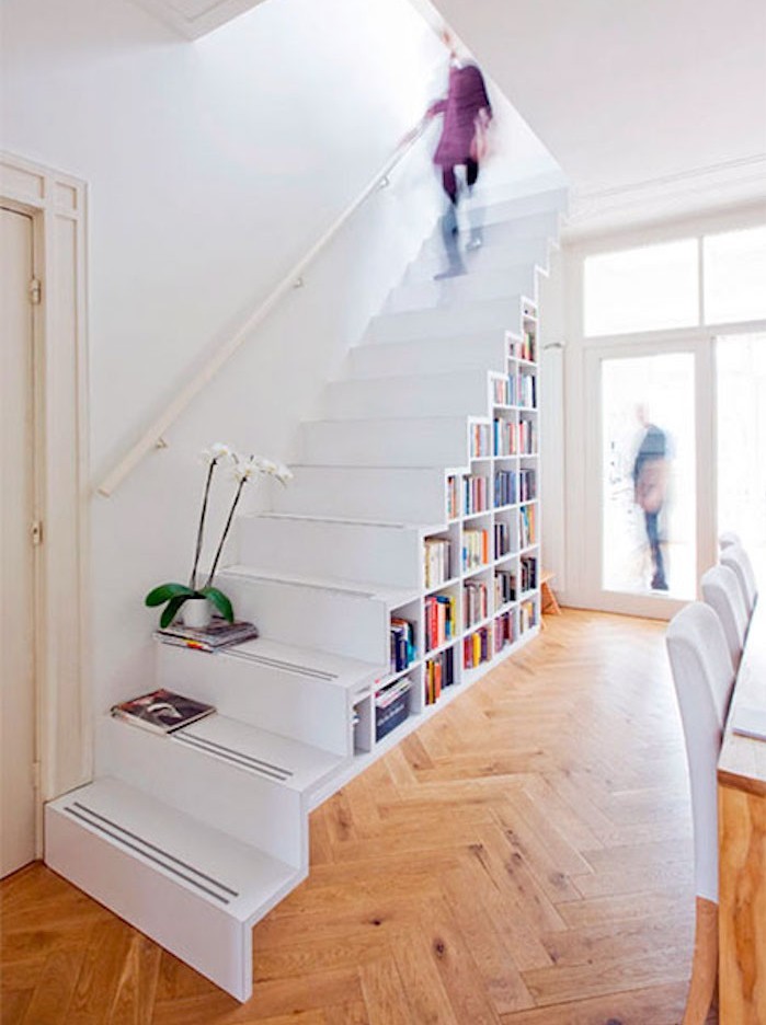 echelle-design-avec-bibliotheque-sous-escaliers-rangements-cubes-etageres-murales-a-cases