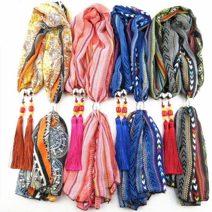 foulard-africain-en-couleurs-et-décoration-variées-motifs-géométriques