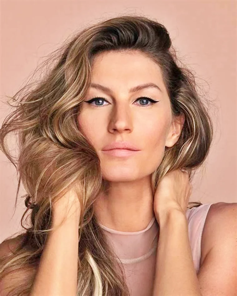 gisele bundchen coupe de cheveux mi longs en nuance marron galce