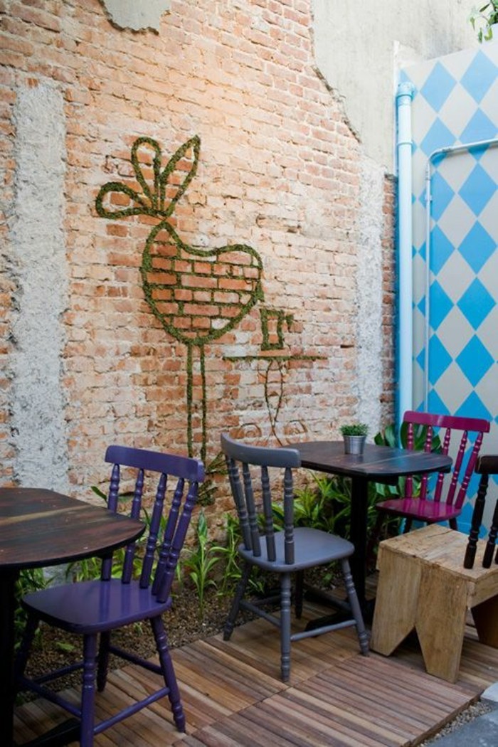 graffiti-sur-mur-en-briques-cafe-interieur-art-urbain