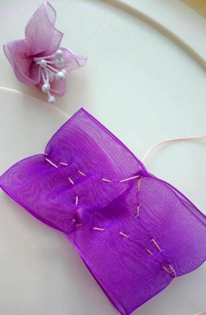 idee-comment-faire-des-fleurs-en-tissu-fleur-en-tissu-tuto-decoration-mariage-ou-accessoire