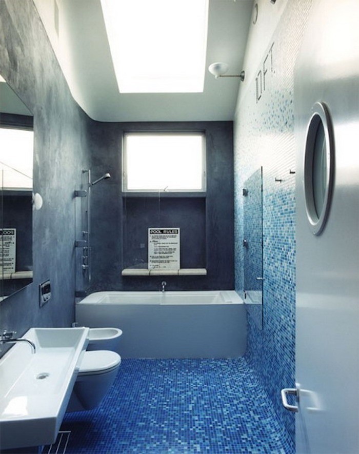 idee déco petite salle de bain faience bleue solutions renovation moderne mer