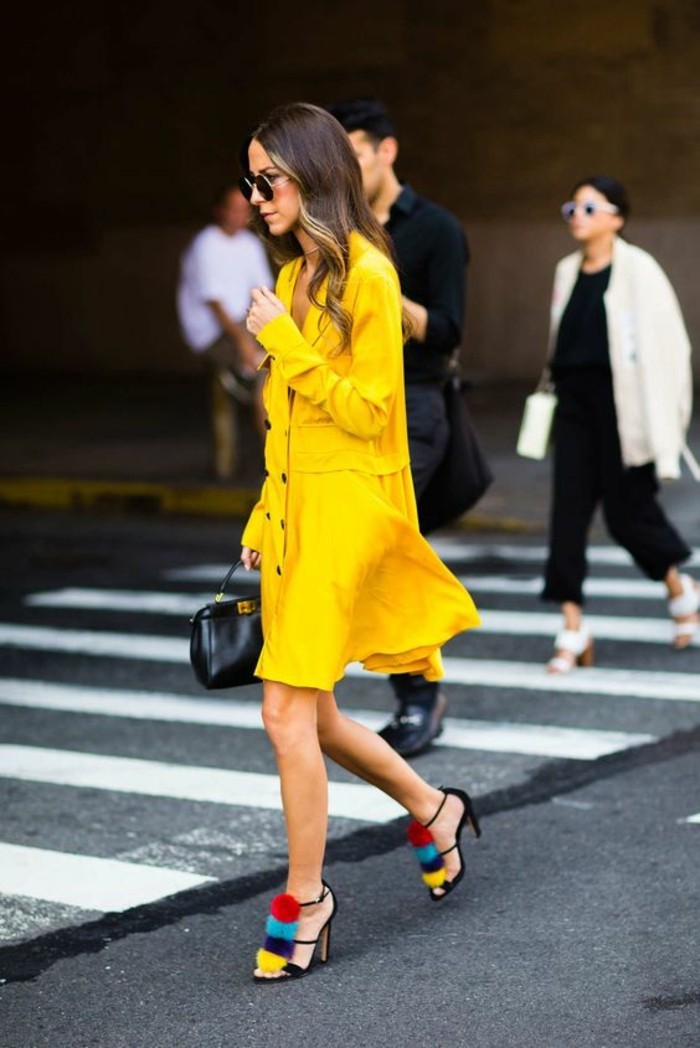 idée-pour-s-habiller-femme-comment-bien-sabiller-comment-s-habiller-femme-jaune-robe