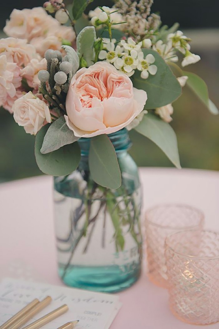 image-salle-de-mariage-garniture-de-table-pour-mariage-vase-diy-mariage-rose-et-bleu