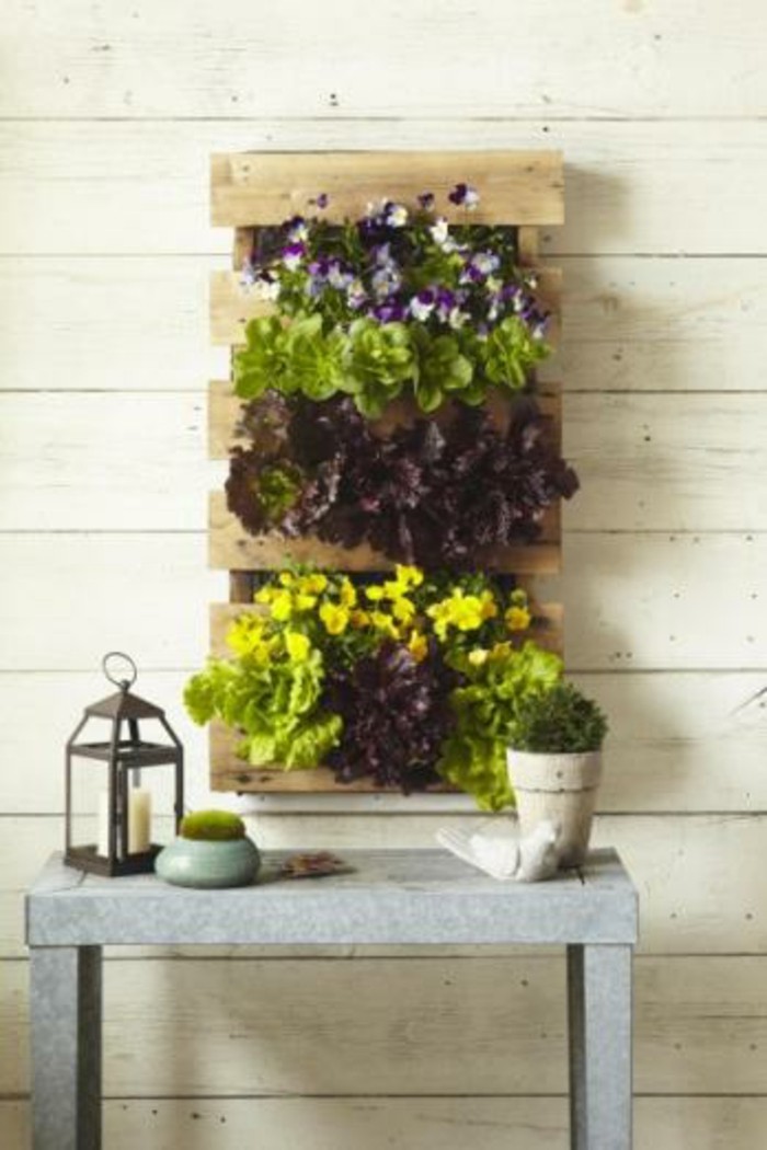 jardiniere-palette-idee-originale-pour-un-petit-jardin-vertical