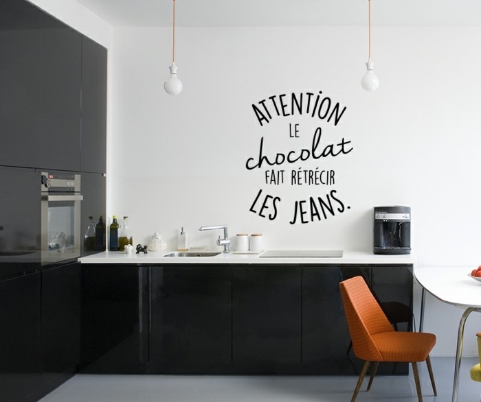 le-chocolat-fait-retrecir-les-jeans-idées-de-stickers-muraux-citation-a-mettre-dans-la-cuisine-resized