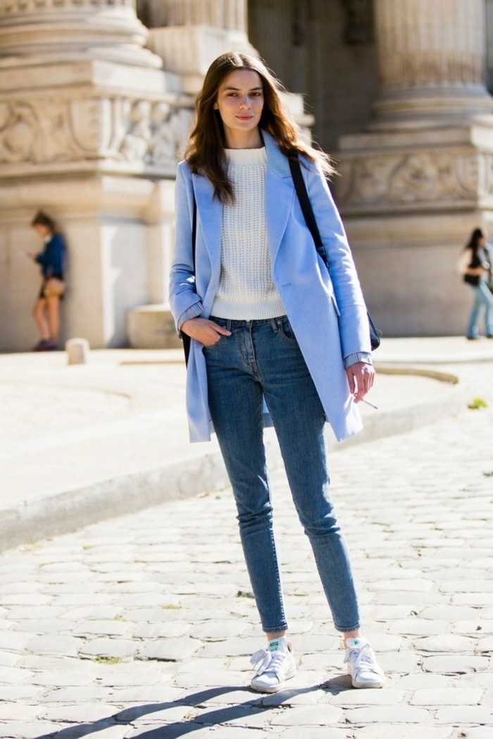 les-tendances-de-mode-idée-vestimentaire-bleu-manteau-blanc-pull