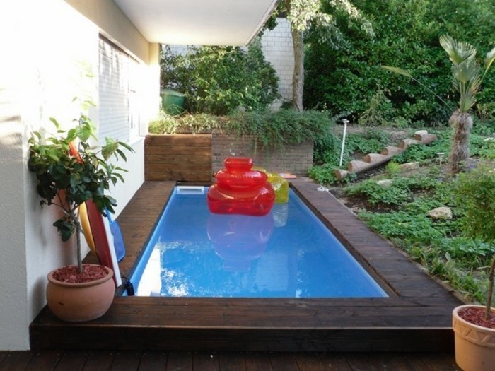 petit-patio-mini-piscine-coque-en-polyestere