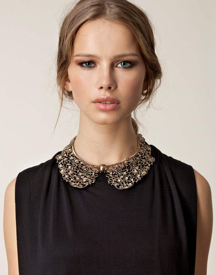 petite-robe-noire-accessoires-collier-col-claudine-dentellé