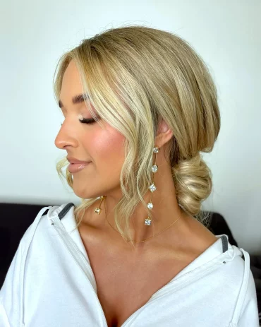 photos de chignon coiffe decoiffe femme blonde