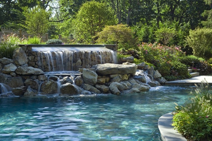 piscine-de-reve-inspiration-rurale-cascade-en-pierres