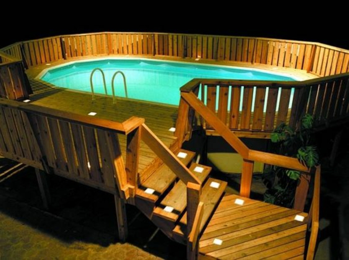 piscine-hors-terre-plate-forme-en-bois-mini-piscine-coque-une-piscine-originale
