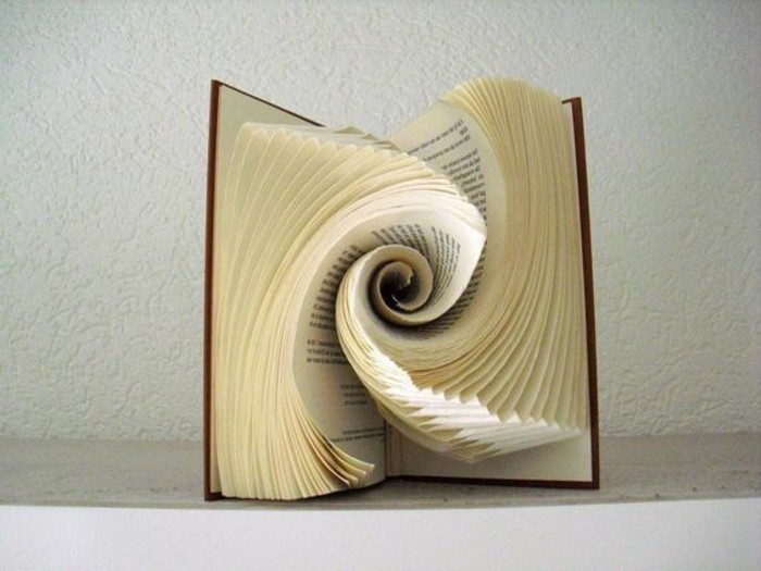 pliage-livre-abstrait-livre-origami-art-avec-un-livre