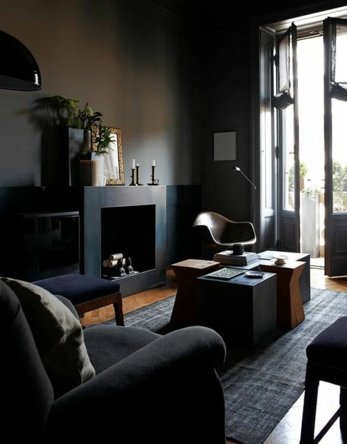 salon-moderne-gris-avec-meubles-noirs-aménagement-salon-moderne