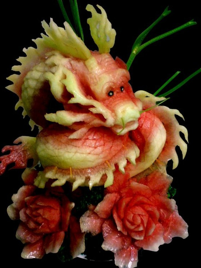 sculpture-pasteque-dragon-fait-de-melon-d'eau