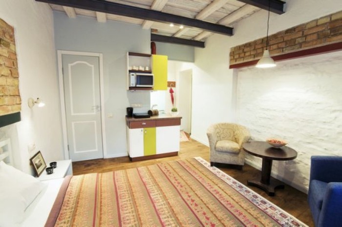 transformer-garage-en-habitation-chambre-a-coucher-chaleureuse-et-accueillante