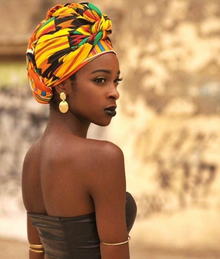 turban-femme-écharpe-en-couleurs-variées-jaune-orange-vert-inspiration-africaine