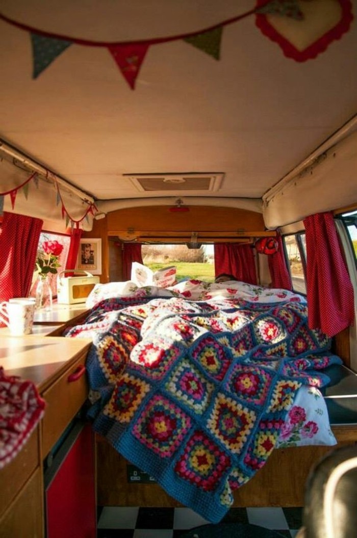 vivre-dans-une-caravane-atmopshère-chaleureuse-et-cozy-esprit-boheme