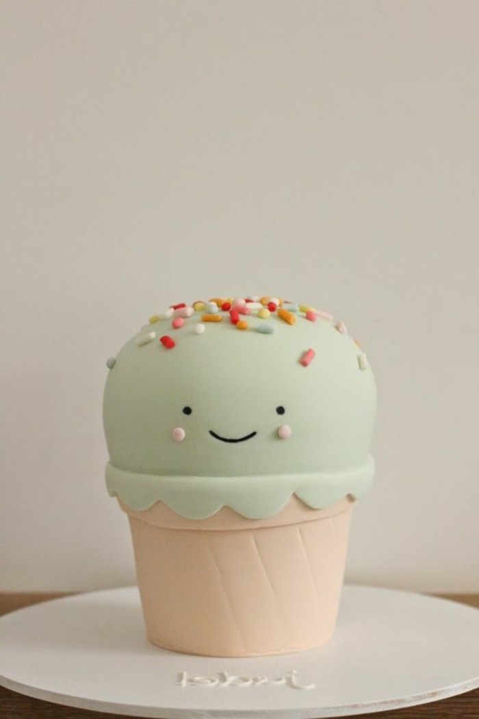 admirable-gateau-facile-et-original-pour-anniversaire-une-idée-originale-cake-à-la-forme-de-glace