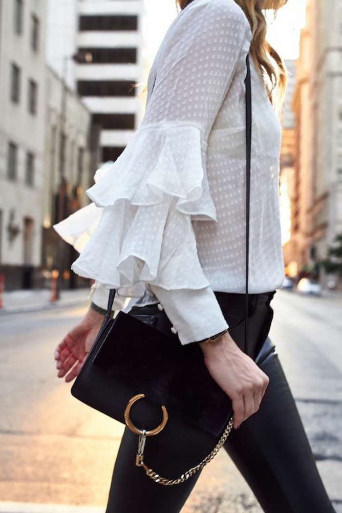 blouse-glamour-petit-sac-à-mains-legging-effet-cuir