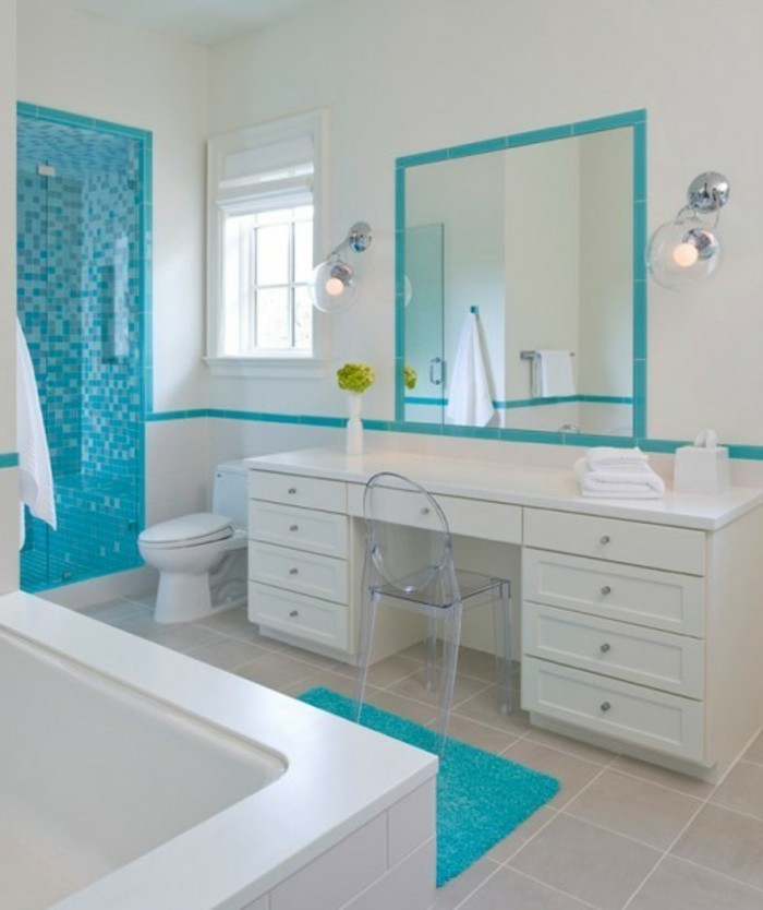 carrelage-salle-de-bain-turquoise-et-blanc-chaise-baignoire-tapis-de-bain