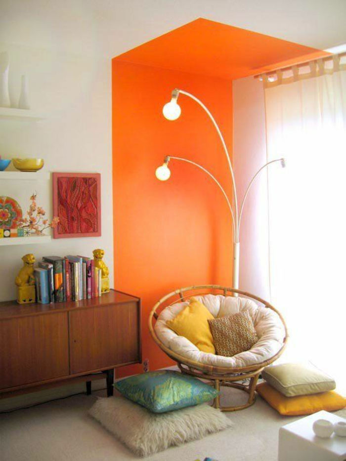 chambre-d'ado-créative-placard-vintage-peinture-orange-fauteuil-vintage