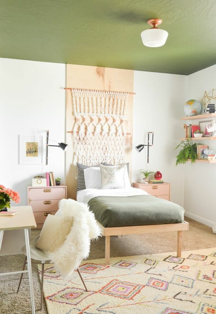 chambre-d'ado-déco-vintage-esprit-scandinave-plafond-vert