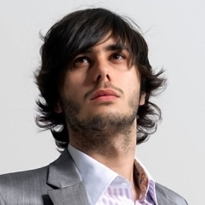 coupe de cheveux a la mode homme mèche sur le front