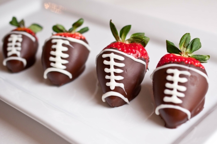chocolat-decoration-fraises-recouverts-de-chocolat-une-idee-dessert-occassion-speciale-dessert-mariage-saint-valentin