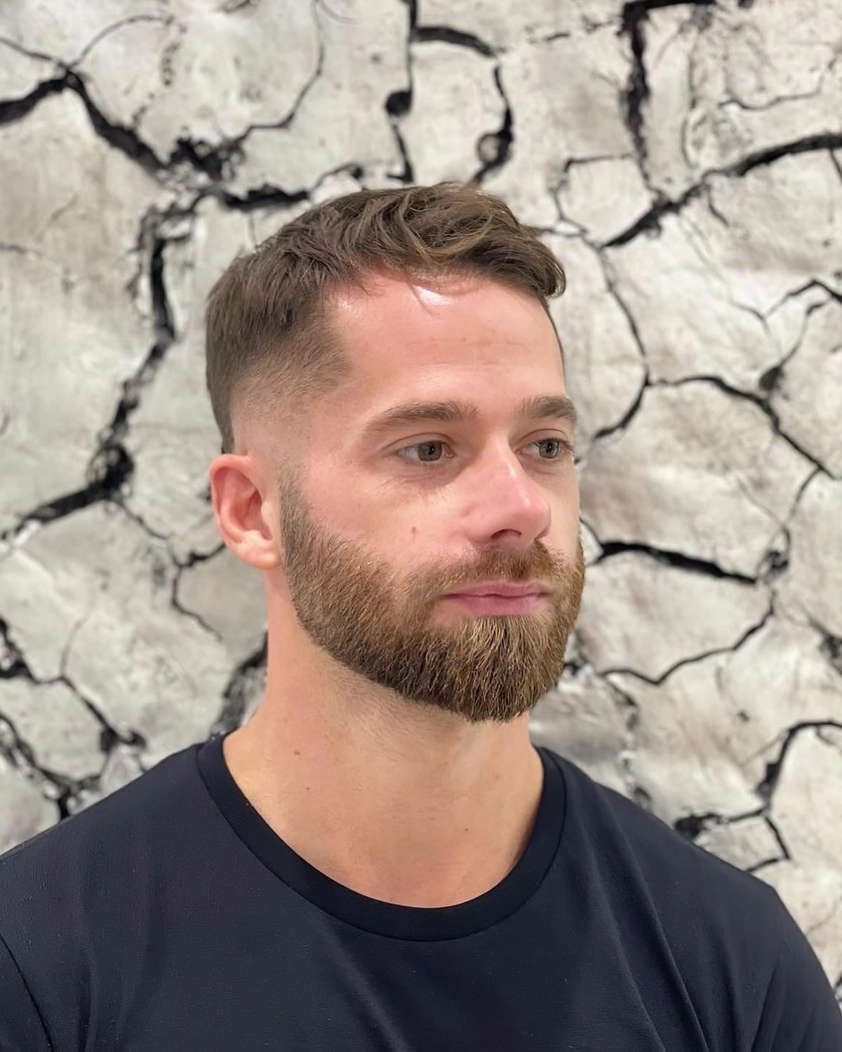 coupe cheveux homme barbe taper fade frange cotes rases