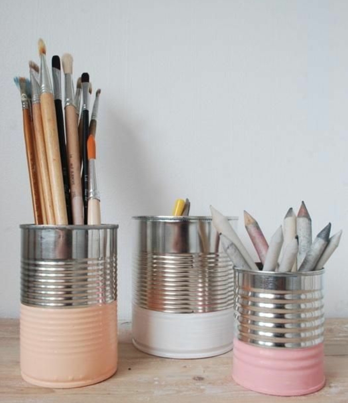 deco-boite-conserves-des-boites-conserve-recyclées-et-peintes-en-couleurs-diverses-rangements-pour-crayons-et-pinceaux-deco-bureau