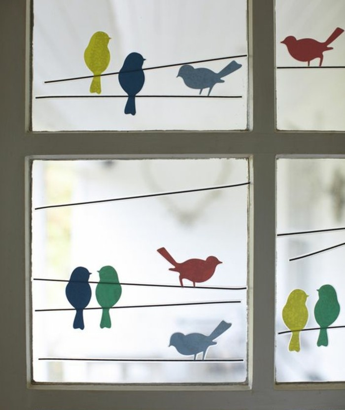 decoration-printemps-fenêtre-silhouettes-d-oiseaux-multicolores-idée-d-activité-manuelle-printemps-enfants-et-adultes