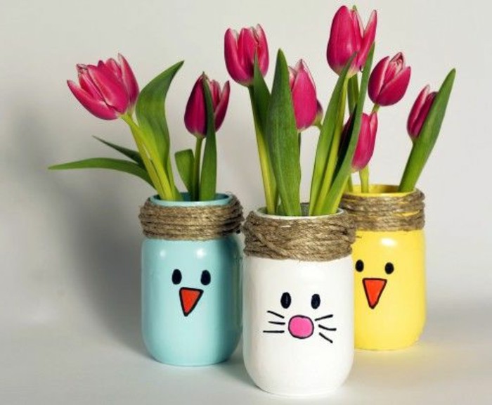 Activité manuelle : des vases et des fleurs en papier et carton colorés à  faire avec les enfants