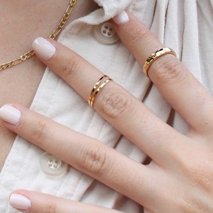 Золотое кольцо на фалангу пальца