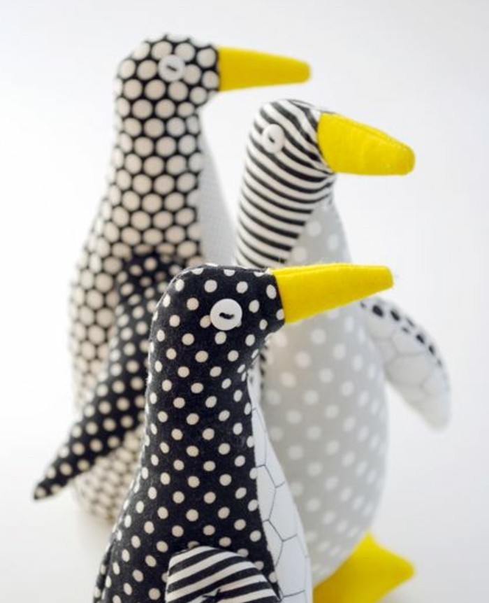 doudou-penguin-facile-a-realiser-a-l-aide-d-un-patron-doudou-idée-de-cadeau-enfant-doudou-personnalisée-diy