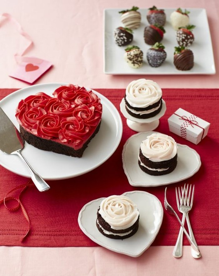 dresser-une-table-romantique-entremet-saint-valentin-cake-rose