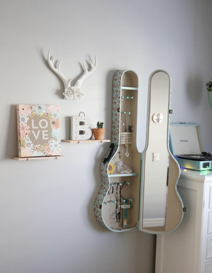 décoration-murale-originale-étagère-guitare-chambre-d'ado-créative