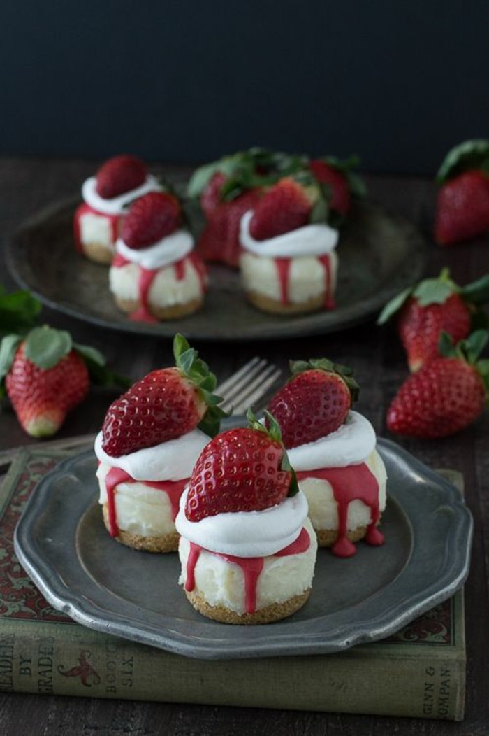 entremet-saint-valentin-mini-cakes-aux-fraises-dîner-romantique