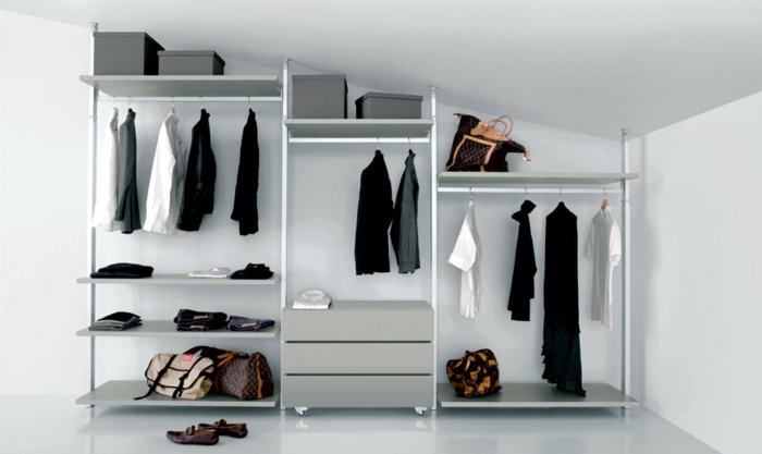 exemple de dressing sous pente, un meuble modulable, penderie ouverte, étagères et tiroirs, idée organisation vêtements