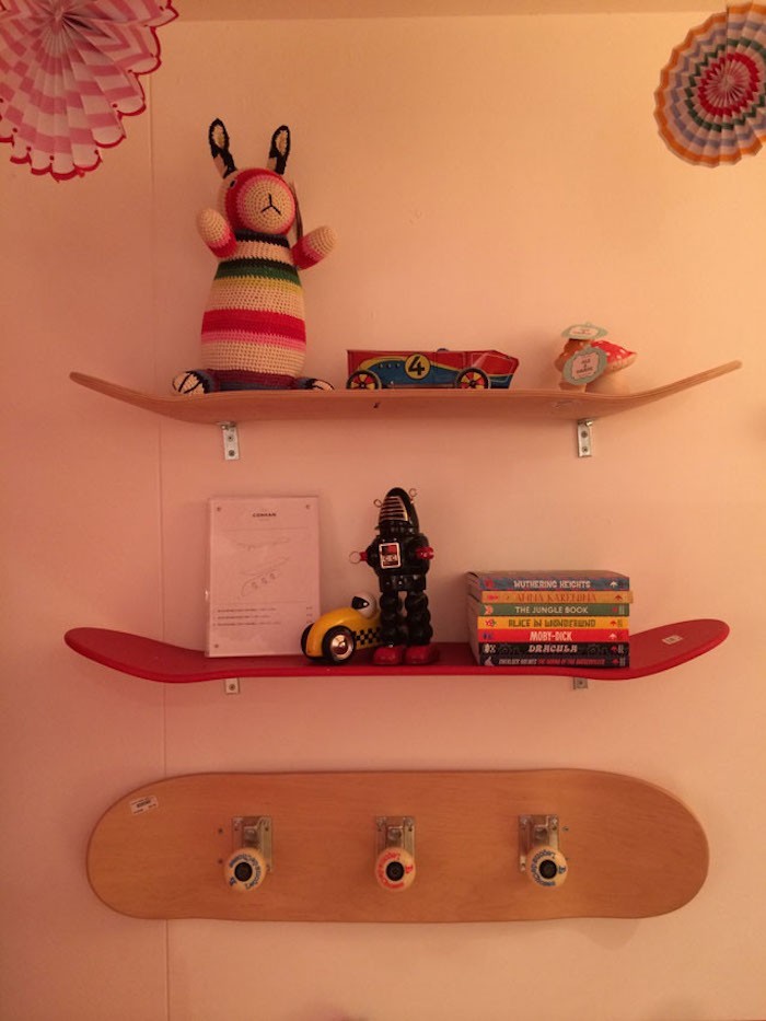 étageres enfant chambre ado idecoration planches mur skateboard