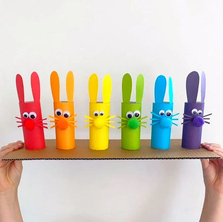 fabriquer des lapins avec rouleaux de papiers toilettes couleurs differentes