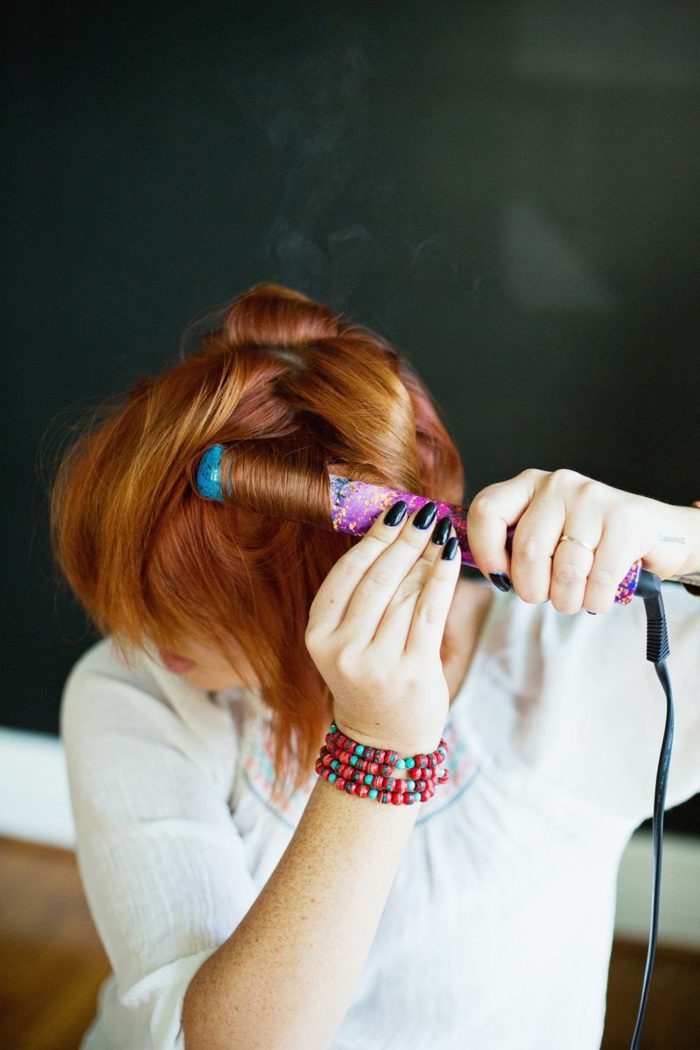 make-curl-with-straighten-copper-hair-tutorial-black-manicure-multicolor-bracelet
