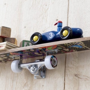 Étagère skateboard – un recyclage qui roule