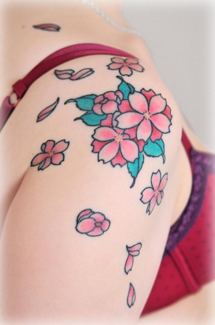 idée tatouages ephemeres 6 mois couleurs fleurs rose bleu épaule femme