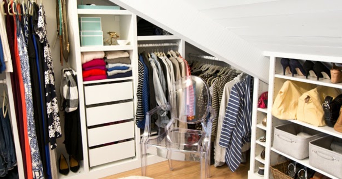 meuble sous comble, penderie, placards et tiroirs, idée comemnt organiser ses vêtements et accessoires