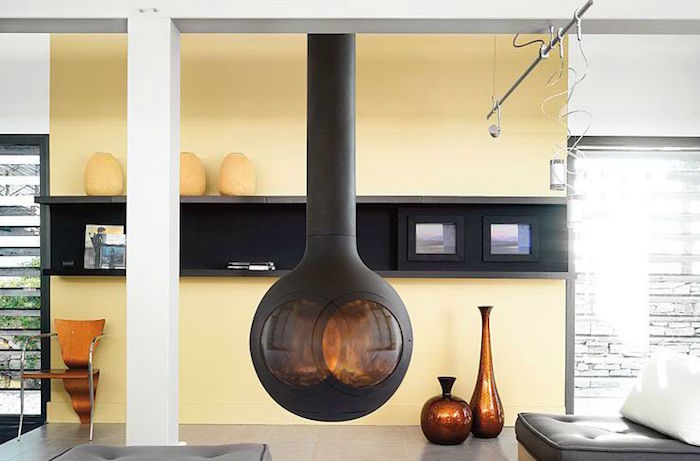 insert à bois foyer cheminée moderne suspendu boule metal noir
