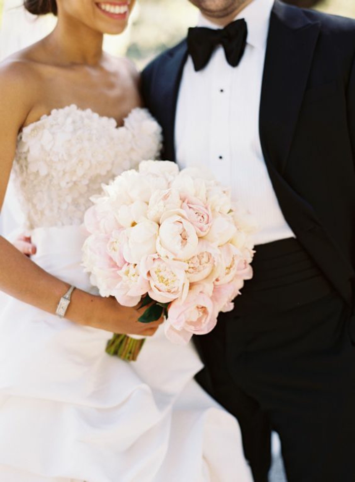 Robe magnifique robe mariée bustier idée robe mariage jolie-robe-de-mariee-dentelle-robe-mariée-princesse-jolies-detailles