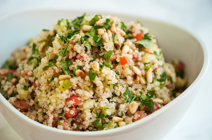 quinoa, idée de salade de quinoa avec des légumes, aliment contenant du fer, remède anémie