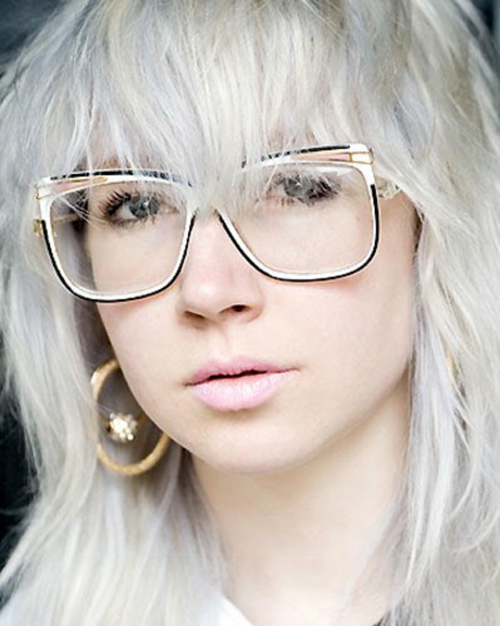lunettes-de-vue-femme-en-métal-et-en-blanc